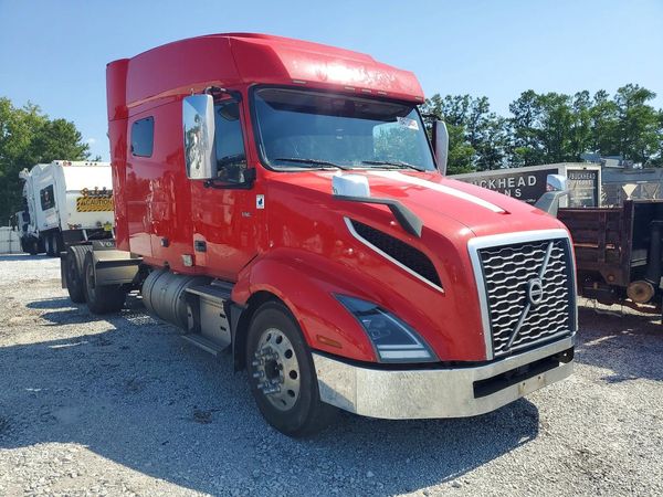 2021 VOLVO VN