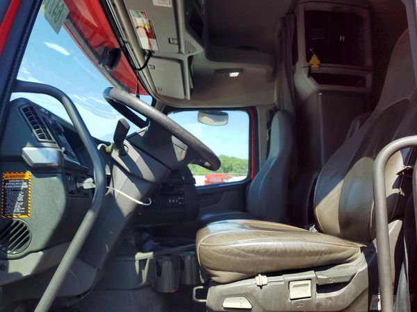 2021 VOLVO VN