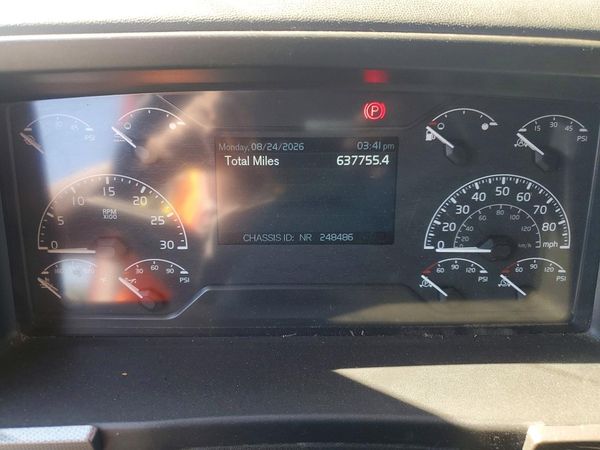 2021 VOLVO VN