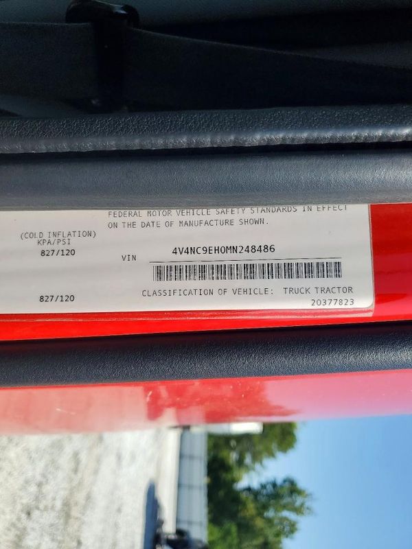 2021 VOLVO VN