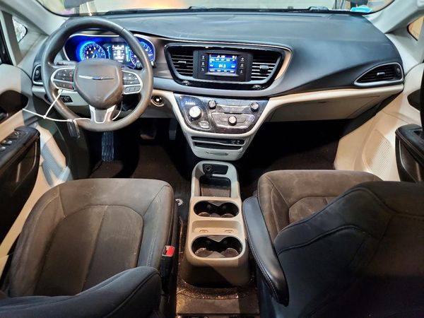 2017 CHRYSLER PACIFICA LX