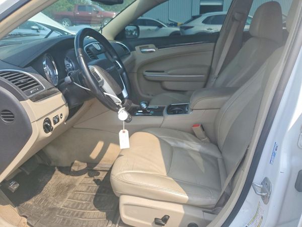 2013 CHRYSLER 300 Base/Limited