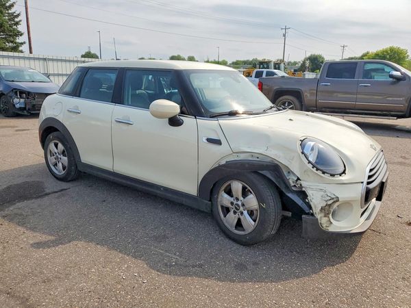 2021 MINI COOPER — Passenger 3/4