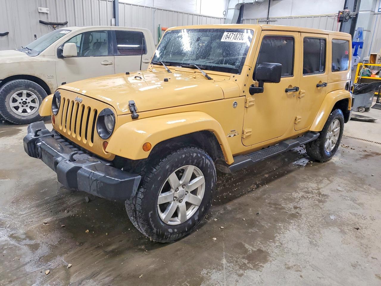 2013 JEEP WRANGLER Sahara — Front 3/4