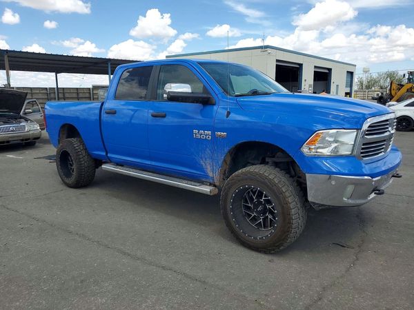 2016 RAM 1500 SLT