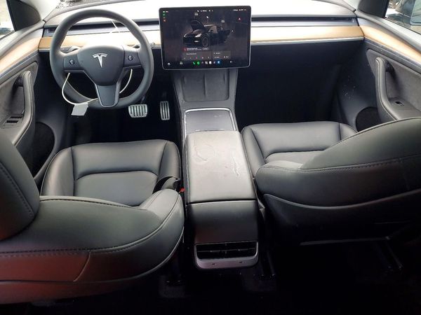2024 TESLA MODEL Y