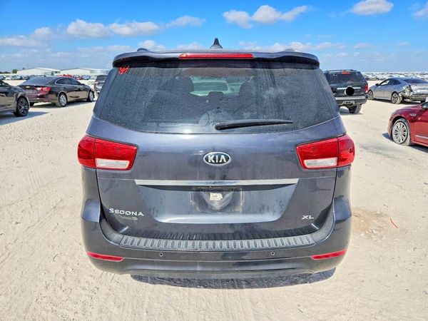 2017 KIA SEDONA LX