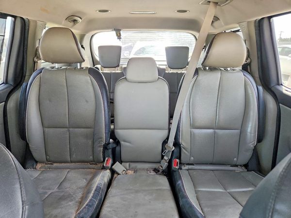 2017 KIA SEDONA LX
