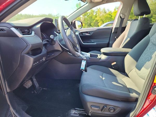 2021 TOYOTA RAV4 XLE