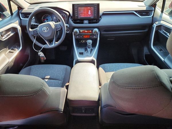 2021 TOYOTA RAV4 XLE