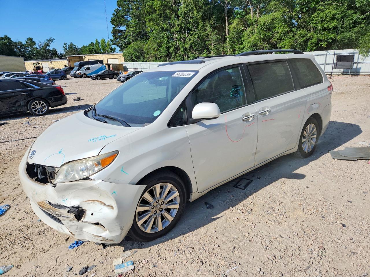 2012 TOYOTA SIENNA