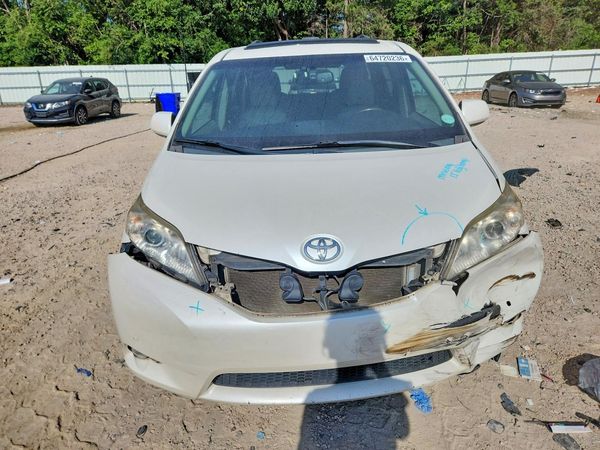 2012 TOYOTA SIENNA