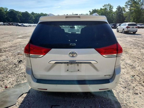 2012 TOYOTA SIENNA