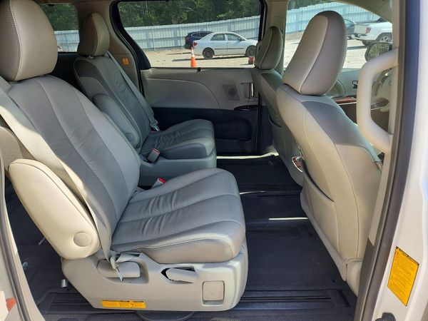 2012 TOYOTA SIENNA