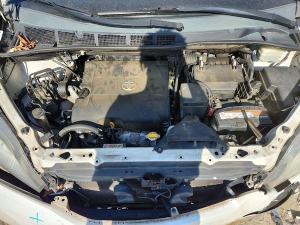 2012 TOYOTA SIENNA