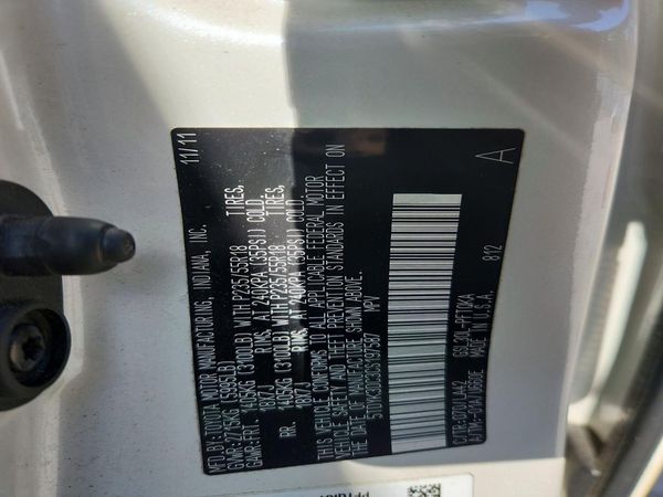 2012 TOYOTA SIENNA