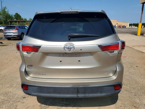 2016 TOYOTA HIGHLANDER