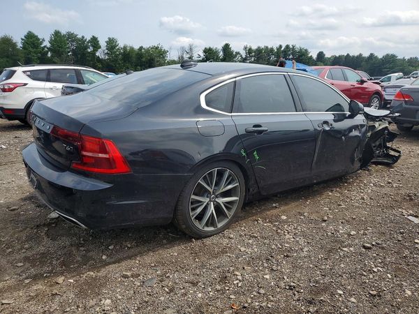 2017 VOLVO S90 Momentum — PSRA