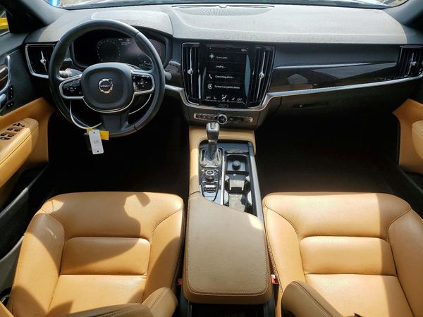 2017 VOLVO S90 Momentum — CKPT