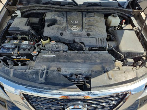 2018 NISSAN ARMADA — Engine bay