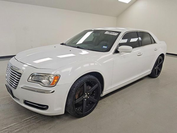 2014 CHRYSLER 300 — DSFA — Front 3/4