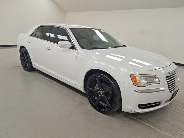 2014 CHRYSLER 300 — Passenger 3/4