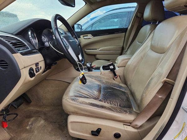 2014 CHRYSLER 300 — DENT