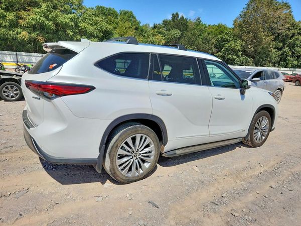 2022 TOYOTA HIGHLANDER Platinum