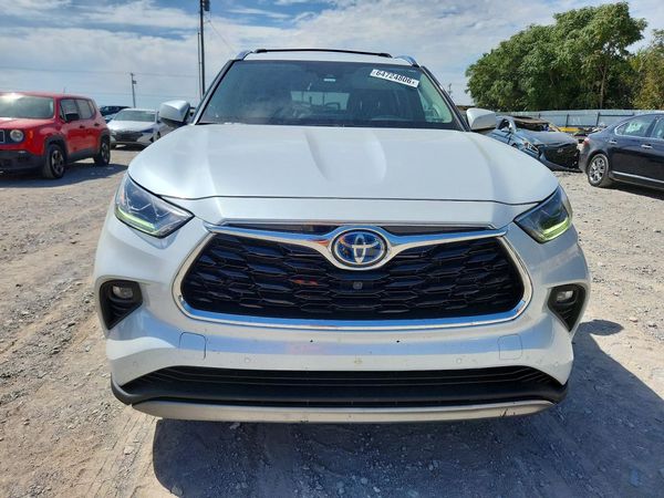 2022 TOYOTA HIGHLANDER Platinum