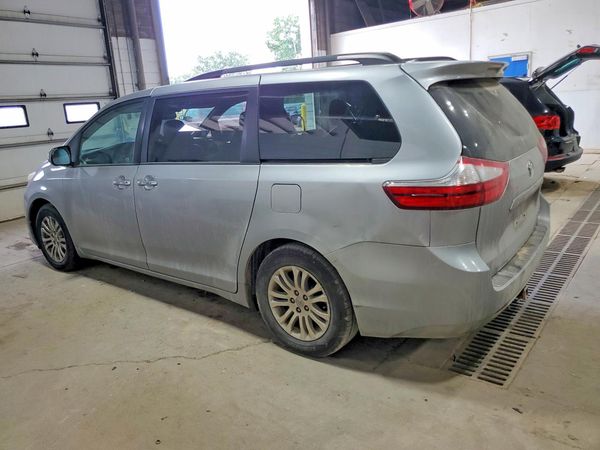 2015 TOYOTA SIENNA