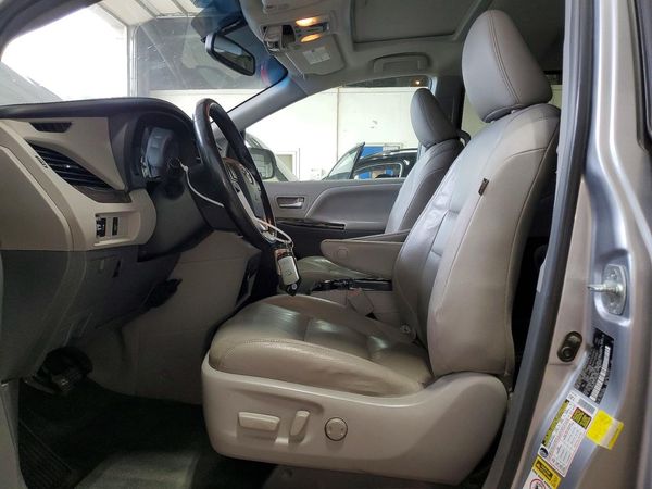 2015 TOYOTA SIENNA