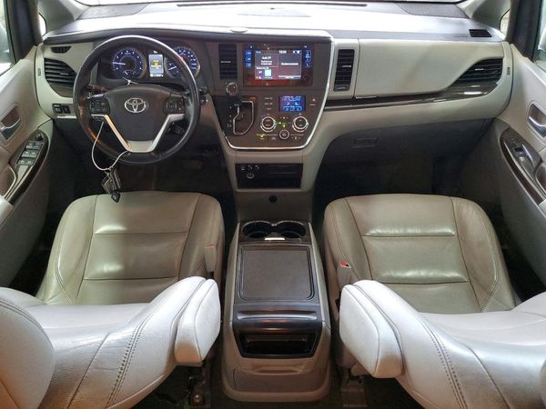 2015 TOYOTA SIENNA