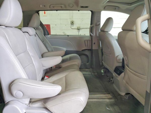 2015 TOYOTA SIENNA