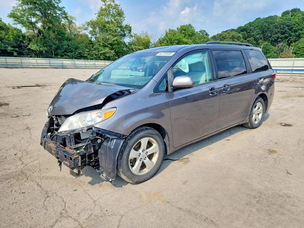 2017 TOYOTA SIENNA LE Mobility/LE