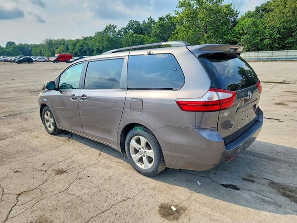 2017 TOYOTA SIENNA LE Mobility/LE
