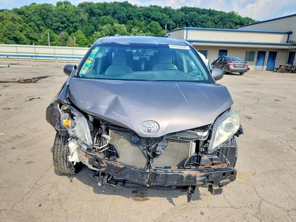 2017 TOYOTA SIENNA LE Mobility/LE