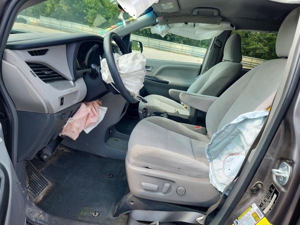 2017 TOYOTA SIENNA LE Mobility/LE