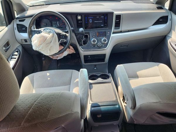 2017 TOYOTA SIENNA LE Mobility/LE