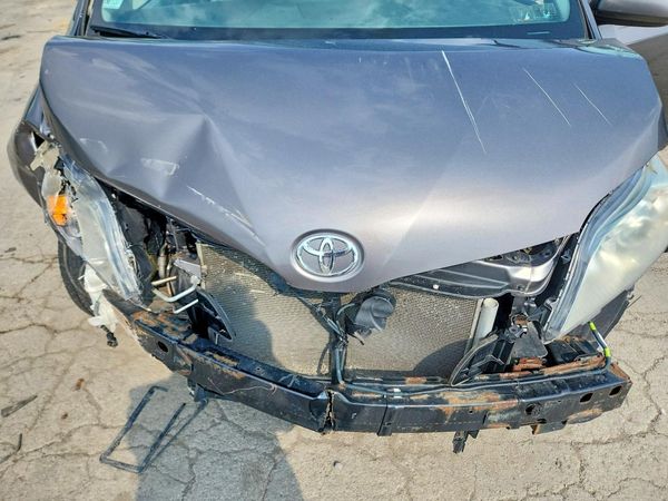 2017 TOYOTA SIENNA LE Mobility/LE