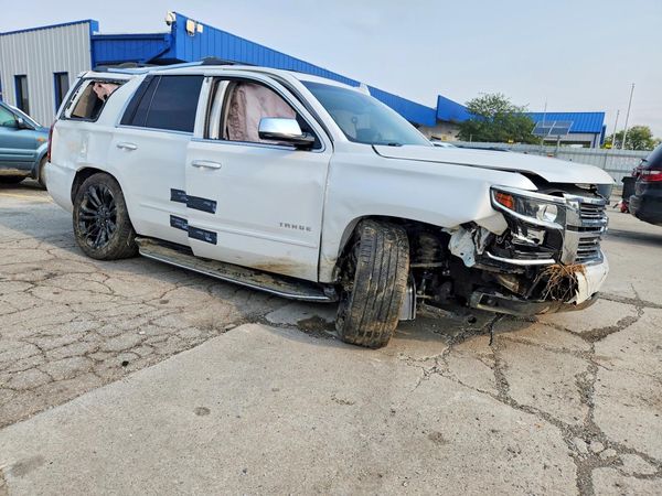 2017 CHEVROLET TAHOE Premier — Passenger 3/4
