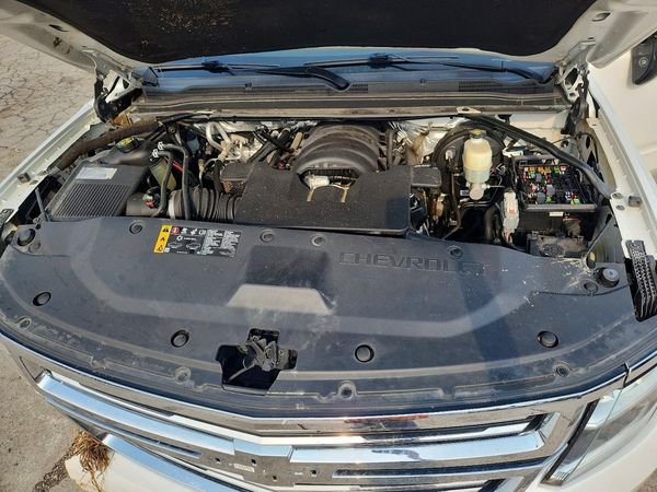 2017 CHEVROLET TAHOE Premier — Engine bay
