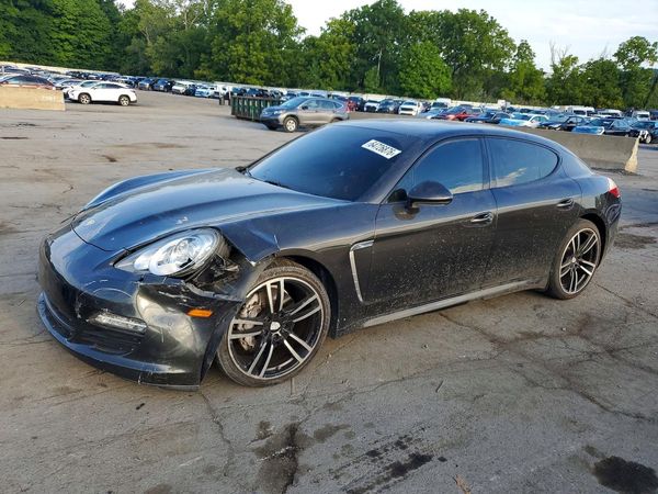 2013 PORSCHE PANAMERA