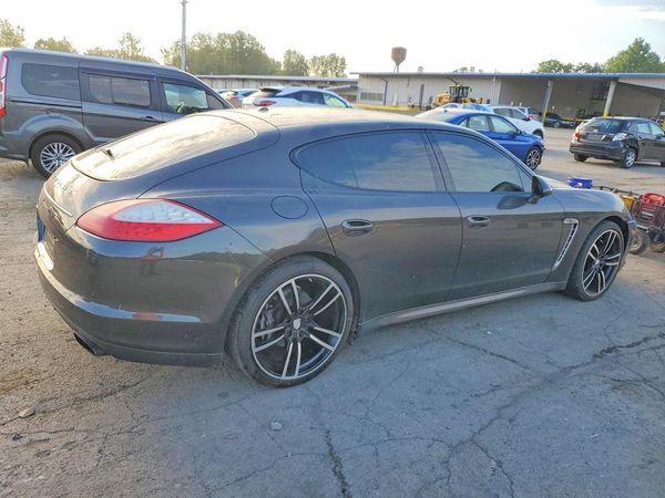 2013 PORSCHE PANAMERA