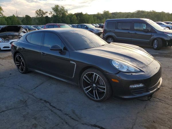 2013 PORSCHE PANAMERA
