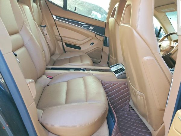 2013 PORSCHE PANAMERA