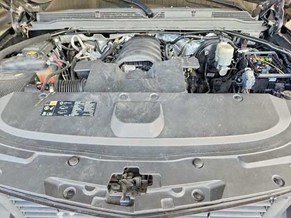 2016 CADILLAC ESCALADE ESV Platinum — Engine bay