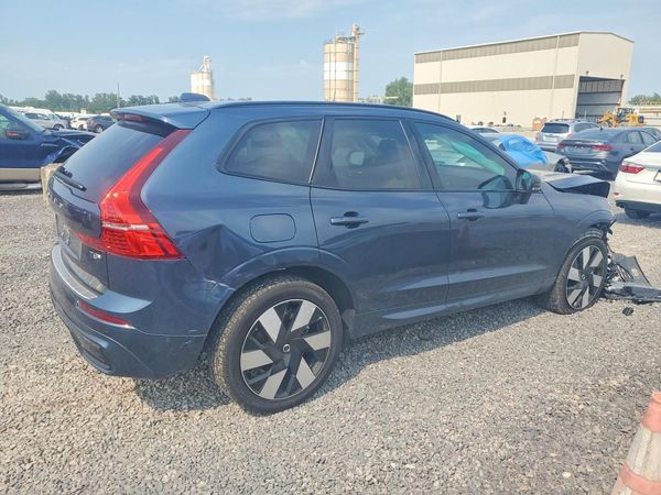 2025 VOLVO XC60 Plus Dark
