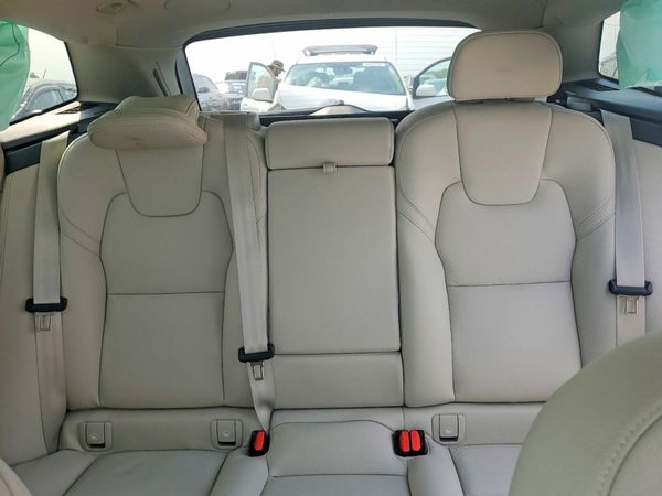 2025 VOLVO XC60 Plus Dark