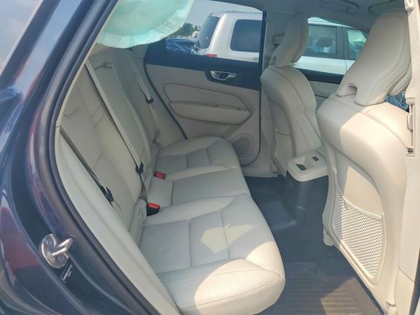 2025 VOLVO XC60 Plus Dark
