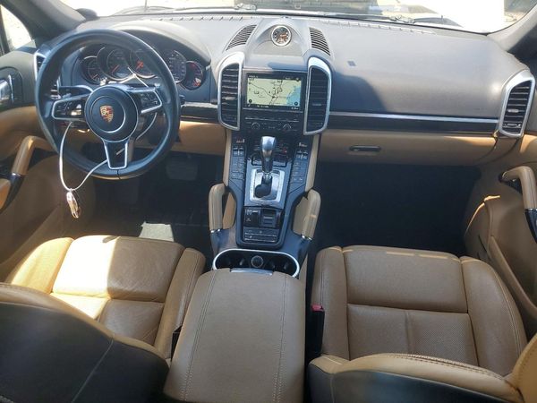 2016 PORSCHE CAYENNE